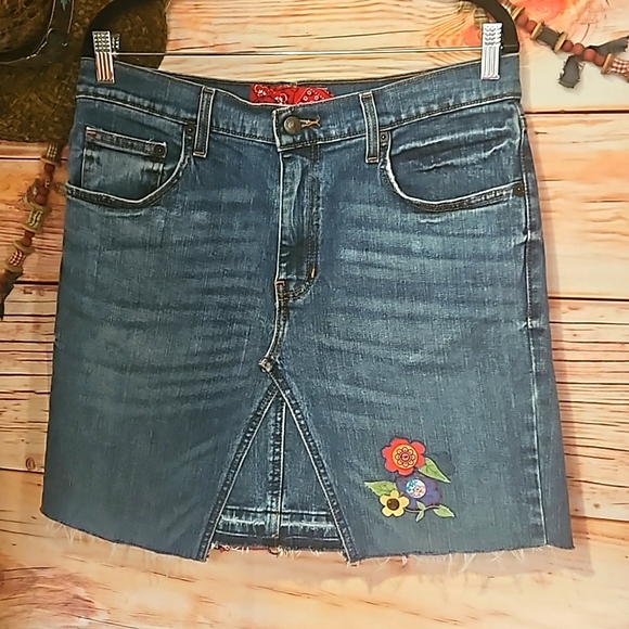HANDMADE☆UPCYCLED EMBELLISHED DENIM SKIRT! Waist 32 - Picture 9 of 9